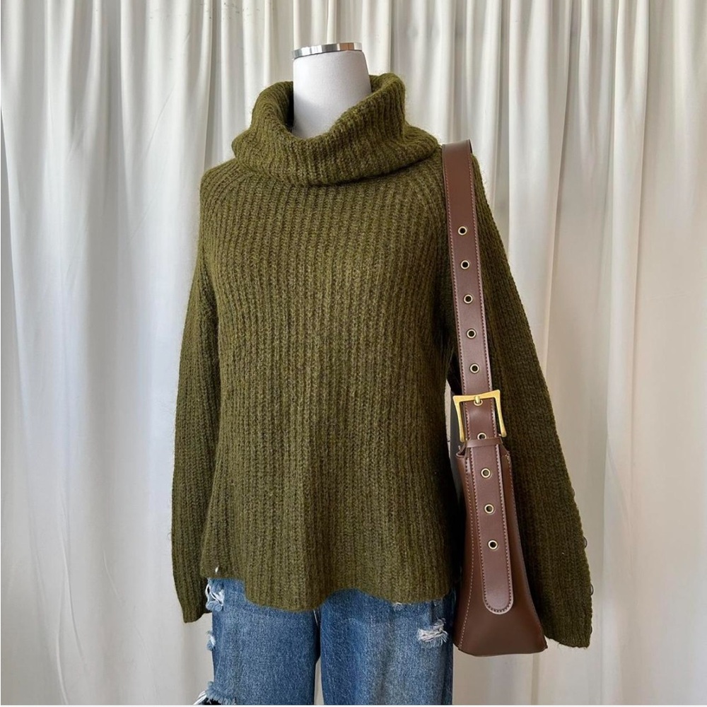 Green acoté turtleneck Mohair blend sweater. - Picture 3 of 8